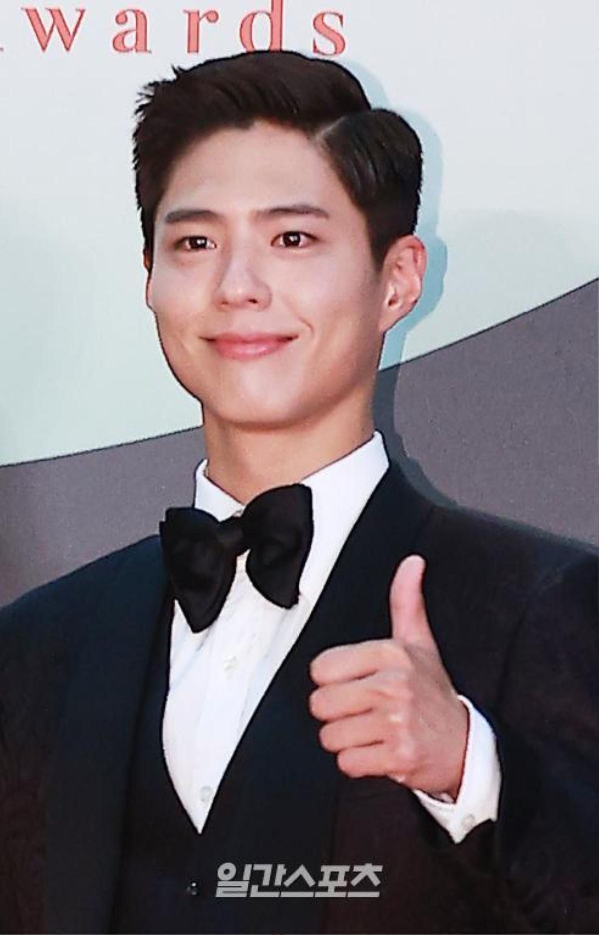 Thảm đỏ 'Baeksang 2020': Suzy sánh đôi Park Bo Gum, Ong Seong Woo - Kang Ha Neul điển trai Ảnh 6