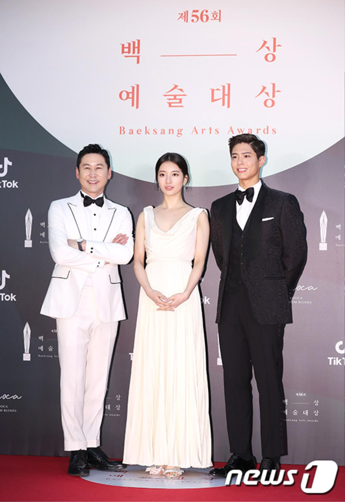 Thảm đỏ 'Baeksang 2020': Suzy sánh đôi Park Bo Gum, Ong Seong Woo - Kang Ha Neul điển trai Ảnh 1