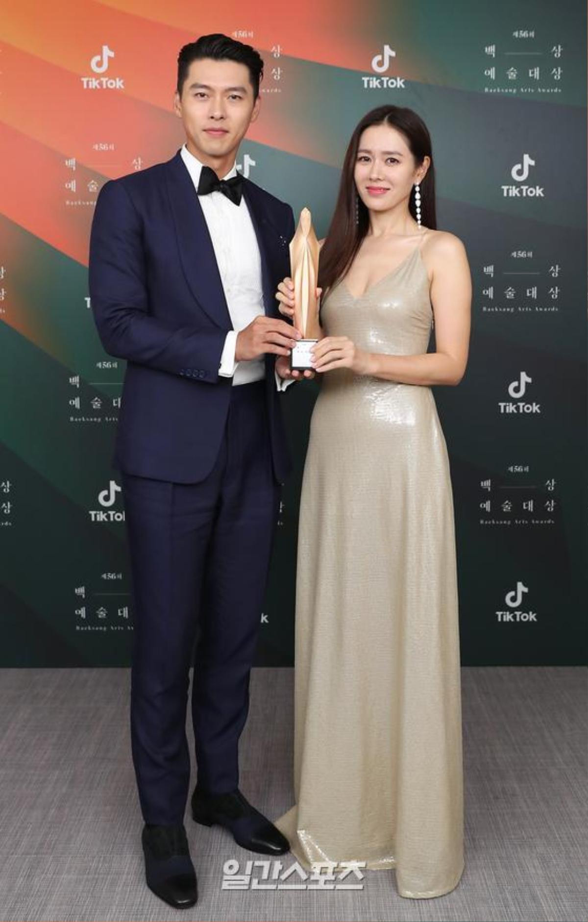 Kết quả 'Baeksang 2020': Kang Ha Neul - Kim Hee Ae thắng lớn, Son Ye Jin - Hyun Bin được yêu thích nhất Ảnh 31