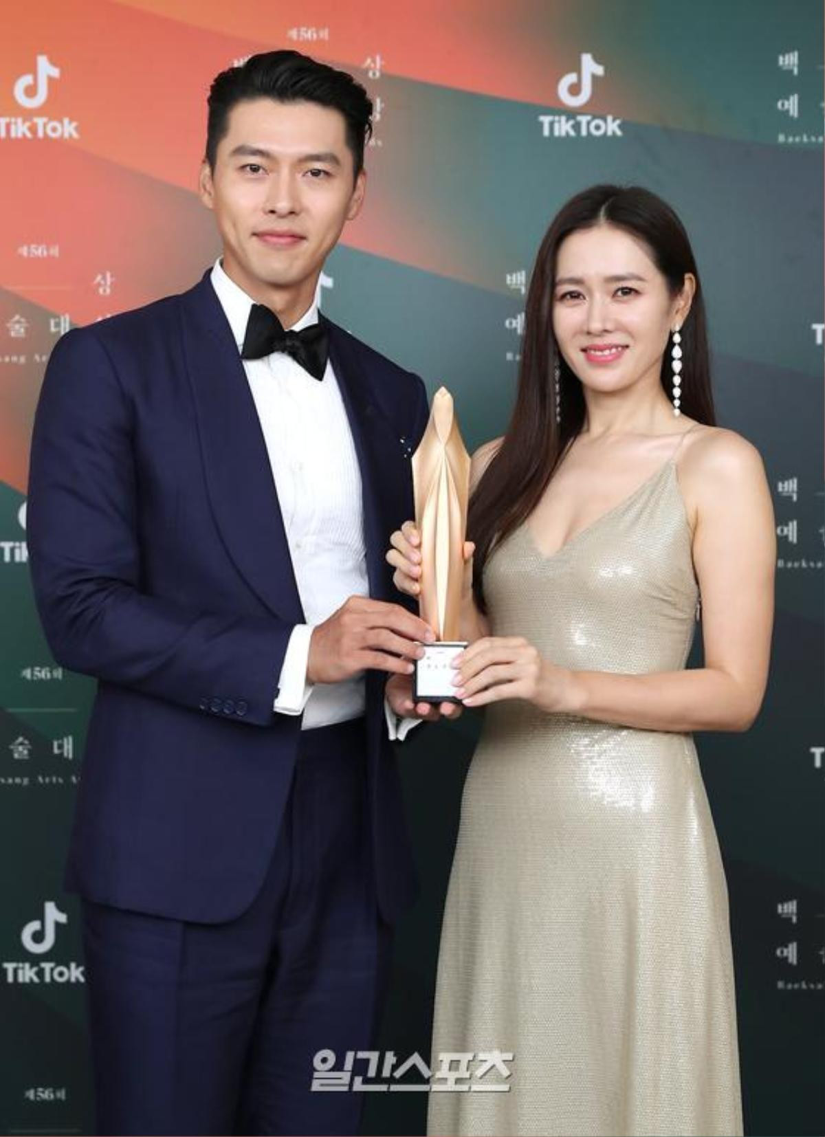 Kết quả 'Baeksang 2020': Kang Ha Neul - Kim Hee Ae thắng lớn, Son Ye Jin - Hyun Bin được yêu thích nhất Ảnh 32