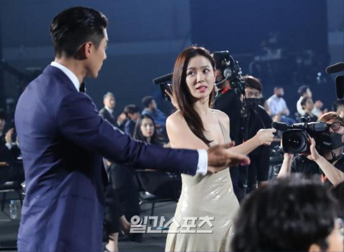 Hyun Bin lộ diện sau tin đồn cưới Son Ye Jin, hẹn hò Song Hye Kyo: Lão hóa và tăng cân đáng kể! Ảnh 12