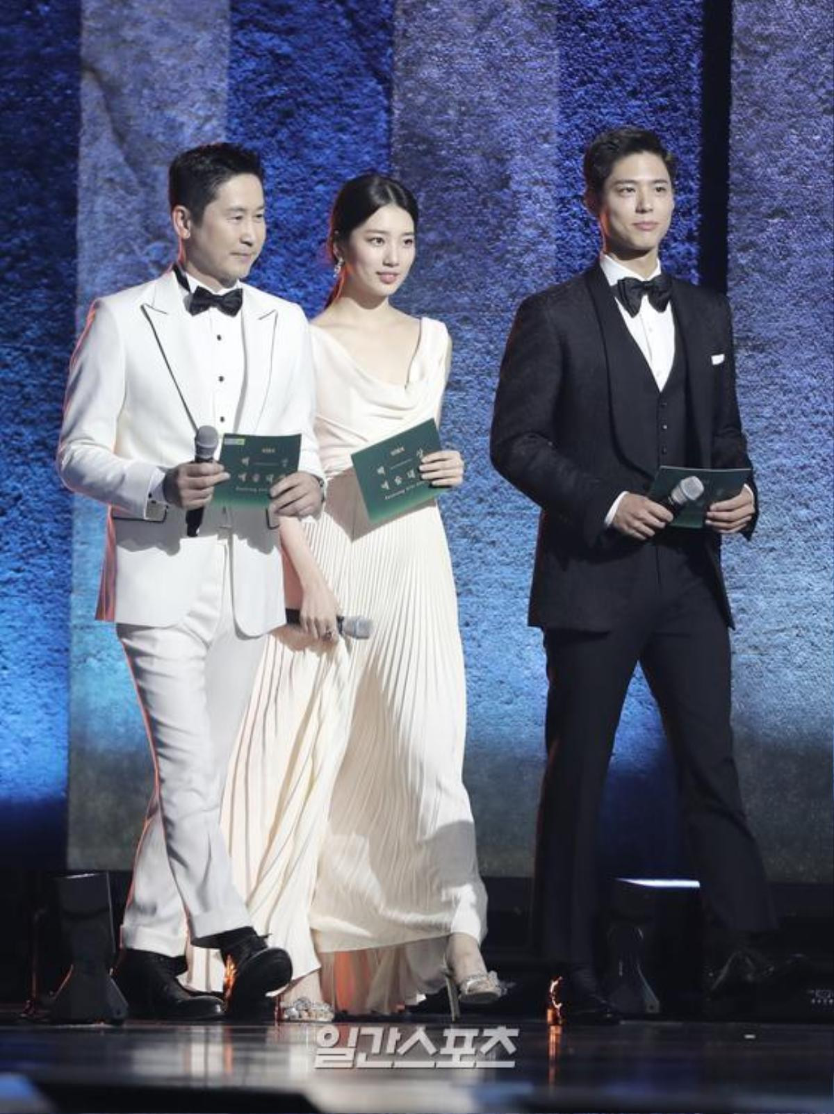 Trọn khoảnh khắc tại 'Baeksang 2020': Son Ye Jin 'bơ đẹp' Jung Hae In, ngọt ngào nhìn lén Hyun Bin Ảnh 40