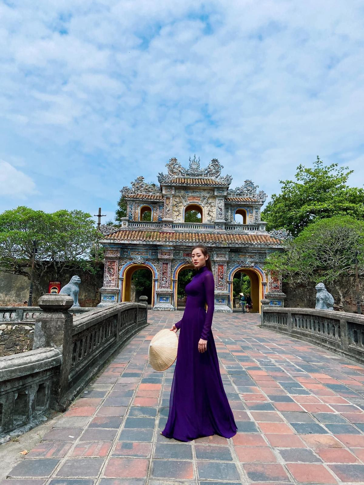 Fan tranh cãi rôm rả vì Khánh Vân muốn biến áo dài thành váy dạ hội thi Miss Universe 2020 Ảnh 8