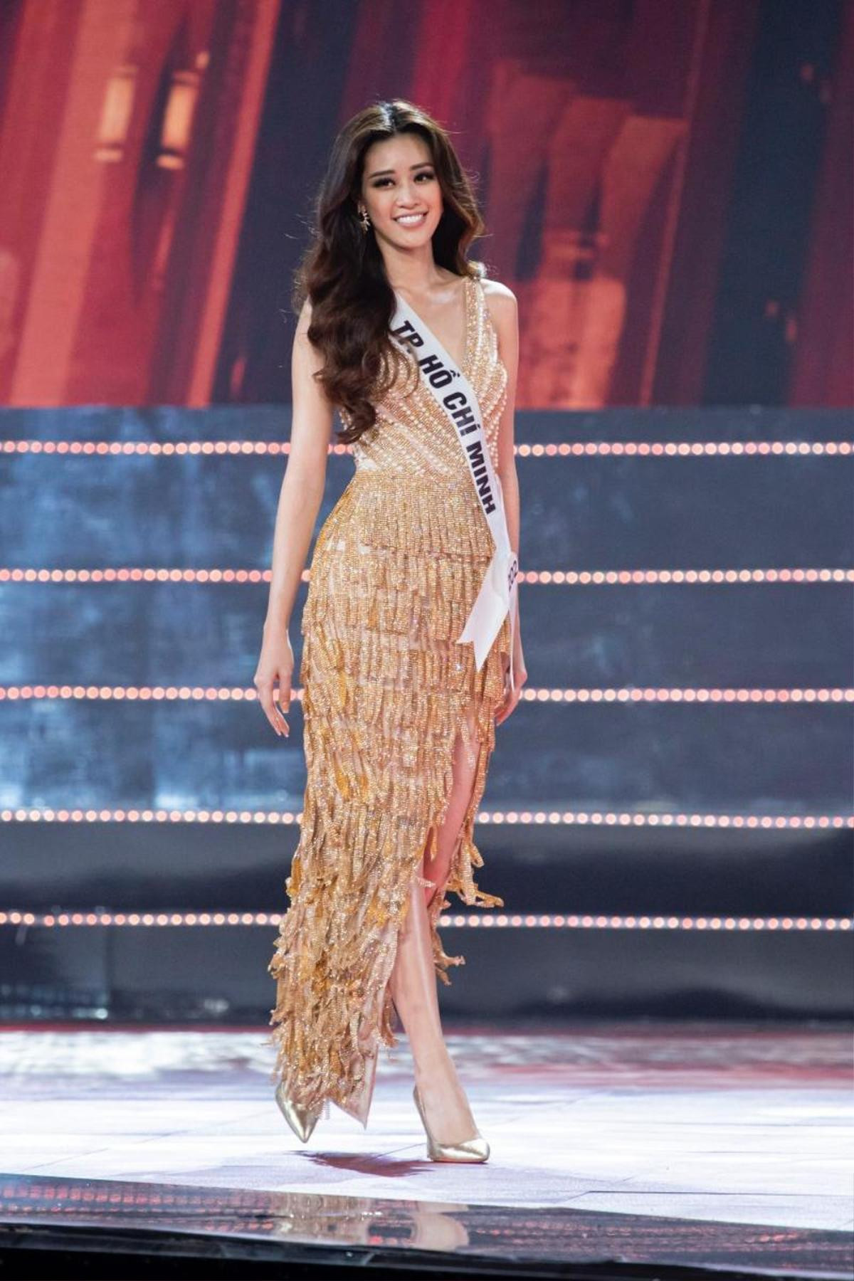 Fan tranh cãi rôm rả vì Khánh Vân muốn biến áo dài thành váy dạ hội thi Miss Universe 2020 Ảnh 11