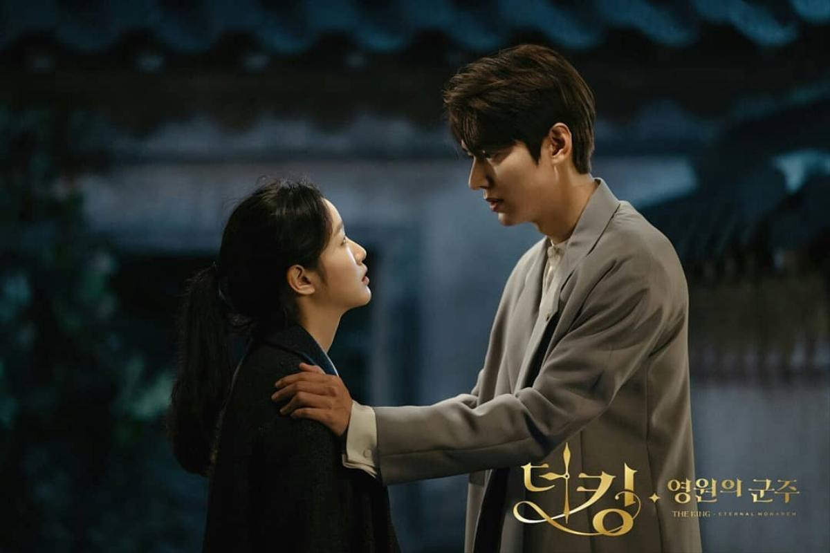 Rating phim 'Quân vương bất diệt' giảm trước hai tập cuối - Lee Min Ho ngồi xem Lee Gon Ảnh 1