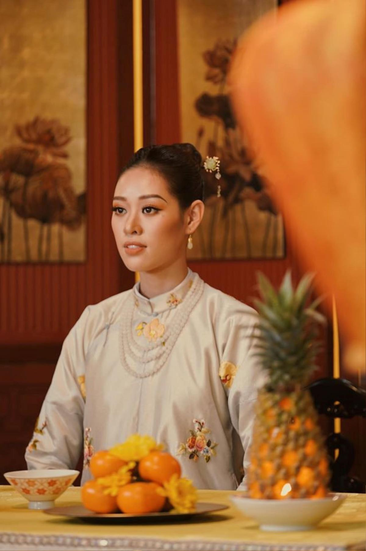 Áo dài Nhật Bình nhung gấm vàng son có giúp 'Khánh Vân Mỹ nhân' giật Best National Costume? Ảnh 3