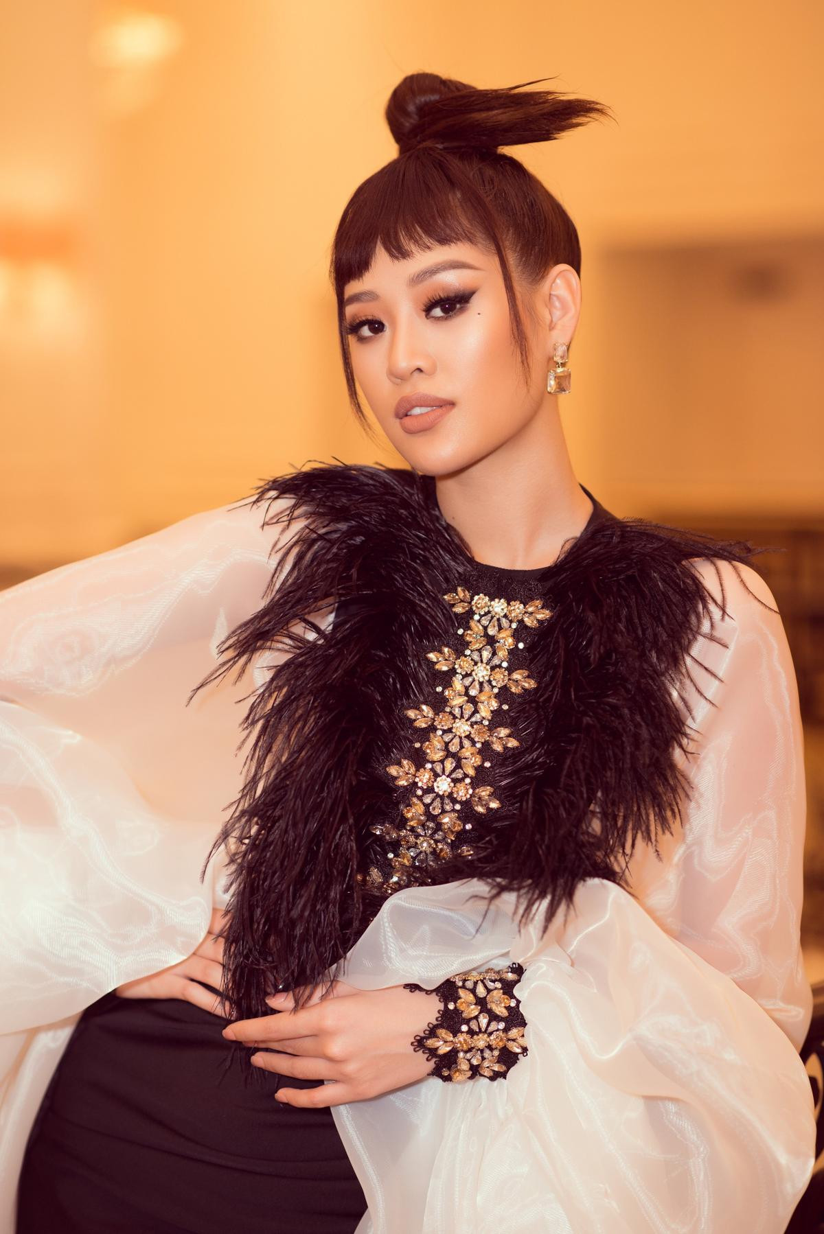 Khánh Vân đẹp 'chuẩn Miss Universe', fan quốc tế dậy sóng: 'Hơn hẳn hoa hậu nước tôi' Ảnh 11