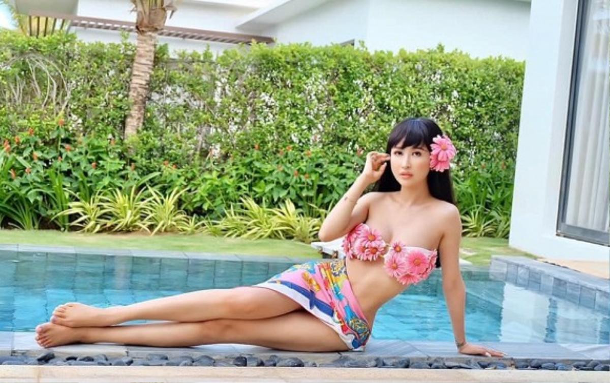 Cùng đụng một kiểu bikini với Chi Pu nhưng vợ hai Minh Nhựa lại khiến cộng đồng mạng chú ý vào chi tiết này Ảnh 4