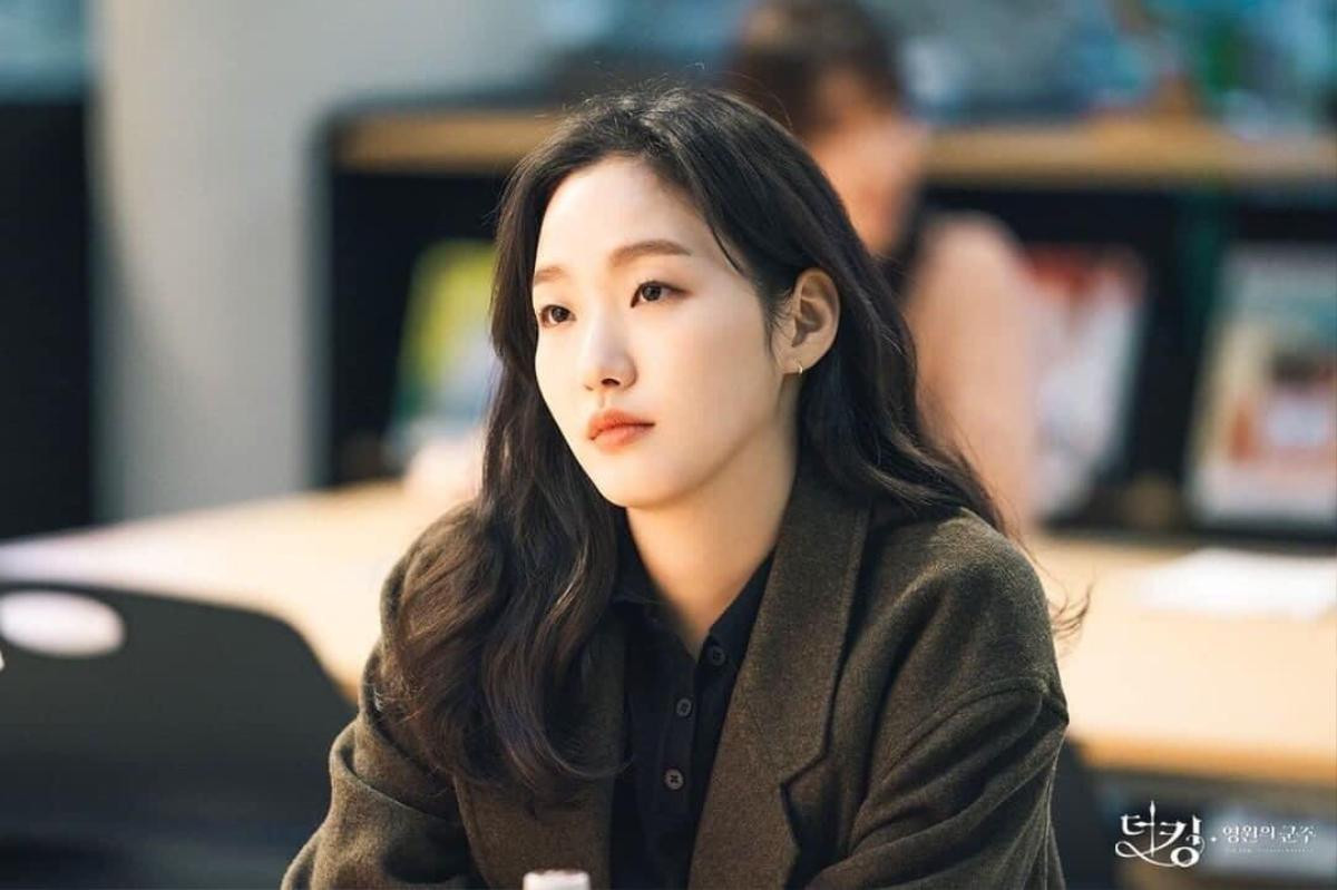 Thiệt thòi như Kim Go Eun, vào vai nữ chính nhưng toàn bị đem ra so sánh với nữ phụ Ảnh 9