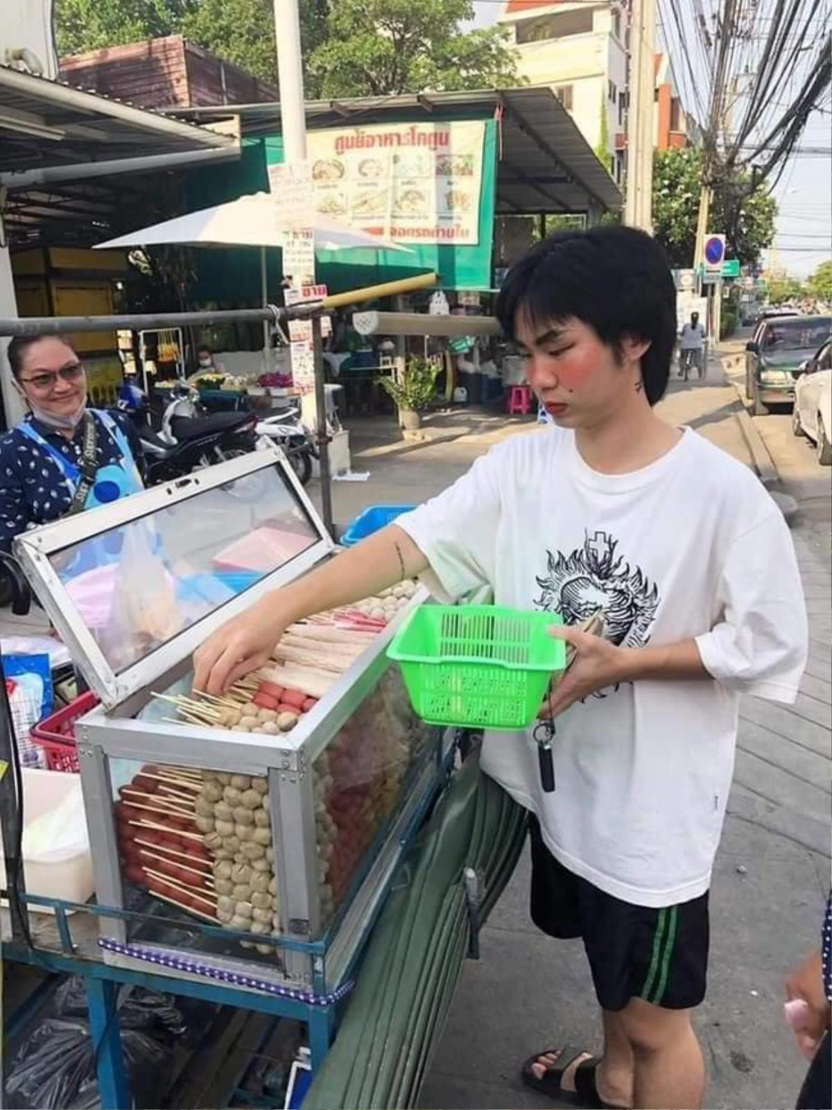 'Cười ra nước mắt' với màn chơi khăm 'lầy lội' của cô gái trẻ nhân lúc bạn trai đang ngủ Ảnh 6