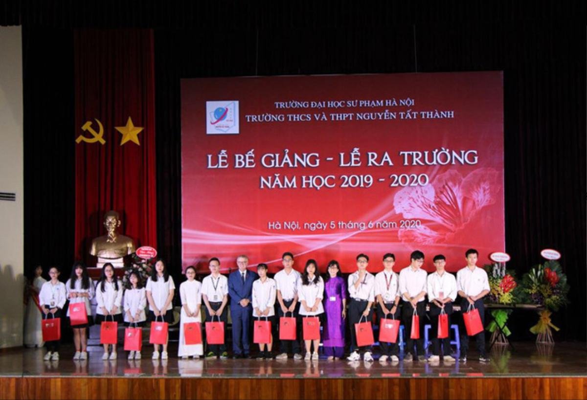 Trường học đầu tiên chính thức cho học sinh nghỉ hè Ảnh 1