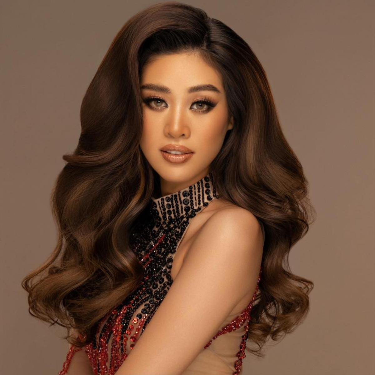 Khánh Vân ghi điểm với layout xuất sắc nhất từ lúc đăng quang: Thừa sức Top 5 châu Á Miss Universe 2020 Ảnh 6