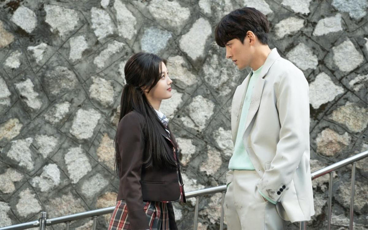 'Backstreet Rookie': Anh chủ Ji Chang Wook 'tái mặt' trước nữ sinh Kim Yoo Jung - cuộc gặp gỡ định mệnh! Ảnh 1