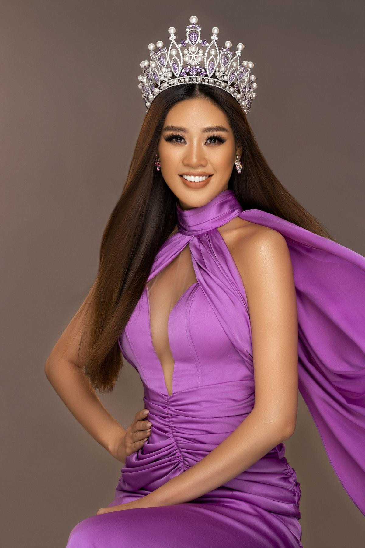 Khánh Vân 'thả xích' bộ ảnh mới đầy khí chất, dàn đối thủ Miss Universe 2020 phải dè chừng Ảnh 10