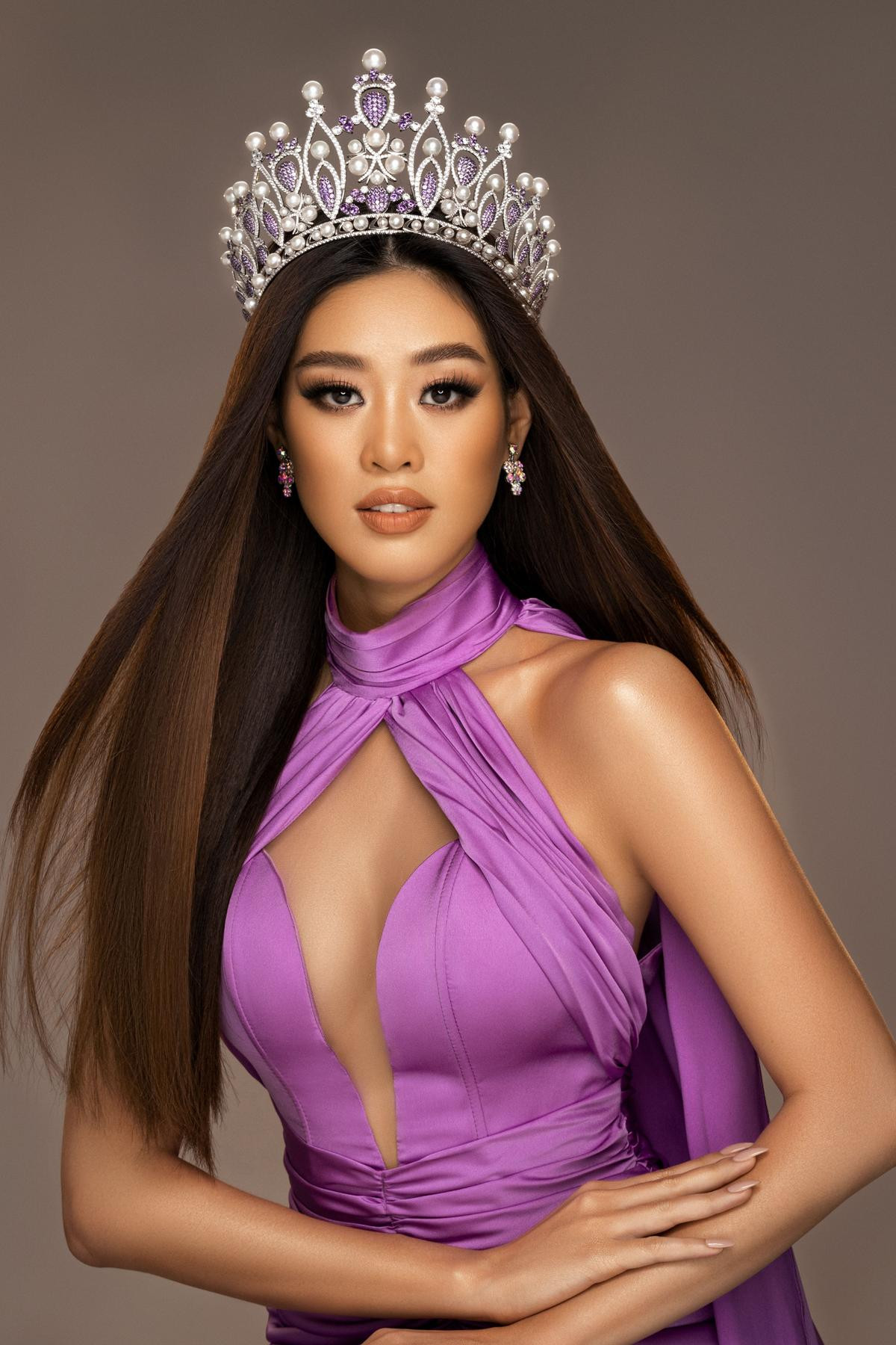 Khánh Vân 'thả xích' bộ ảnh mới đầy khí chất, dàn đối thủ Miss Universe 2020 phải dè chừng Ảnh 6