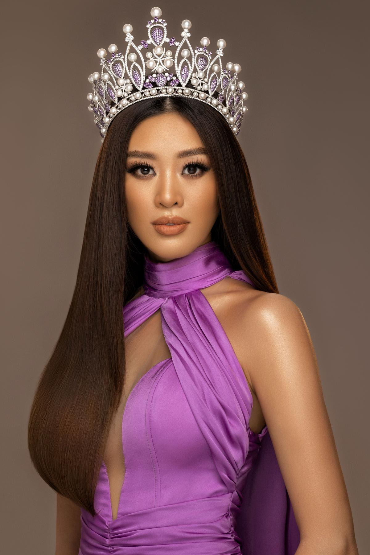 Khánh Vân 'thả xích' bộ ảnh mới đầy khí chất, dàn đối thủ Miss Universe 2020 phải dè chừng Ảnh 7