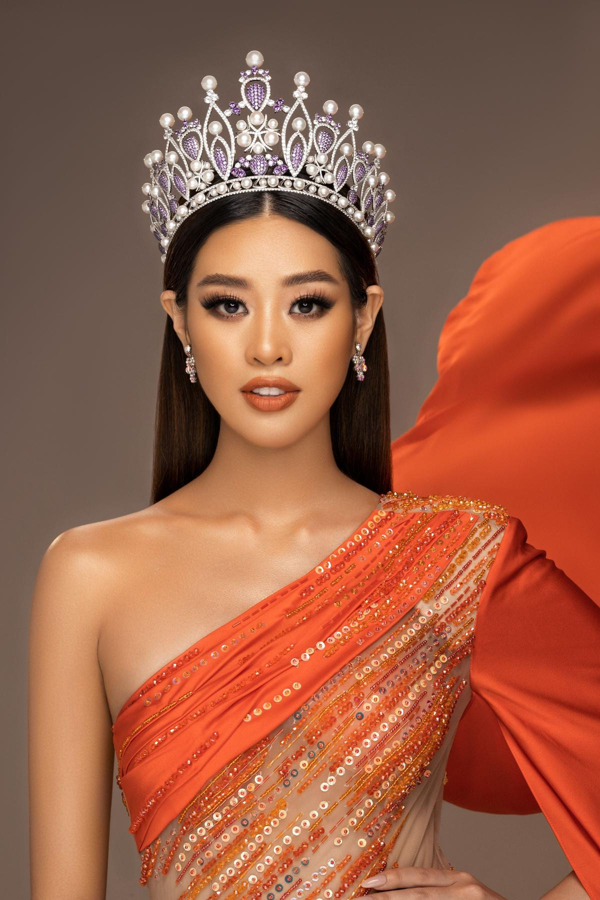 Khánh Vân 'thả xích' bộ ảnh mới đầy khí chất, dàn đối thủ Miss Universe 2020 phải dè chừng Ảnh 5