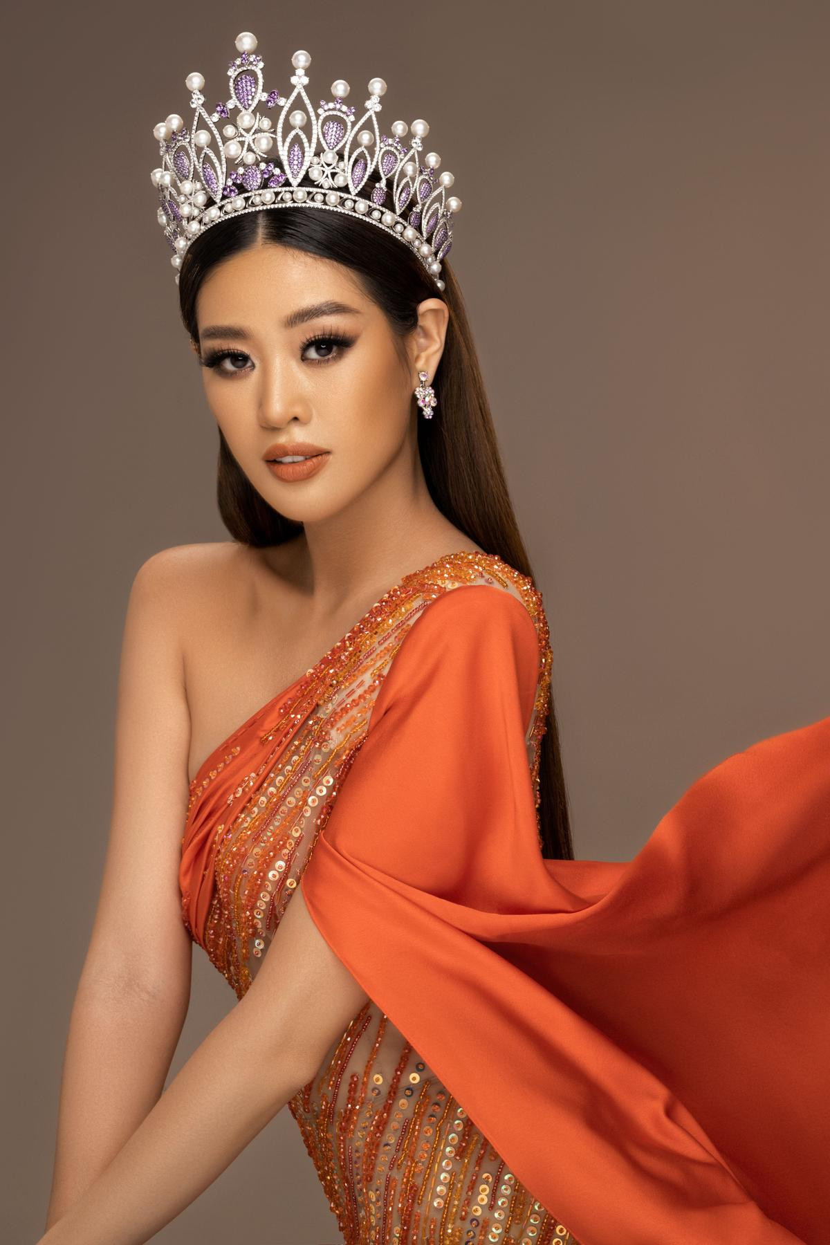 Khánh Vân 'thả xích' bộ ảnh mới đầy khí chất, dàn đối thủ Miss Universe 2020 phải dè chừng Ảnh 2