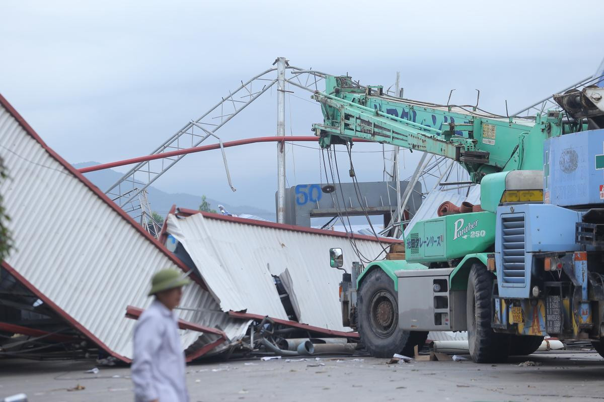 Hiện trường tan hoang sau vụ lốc xoáy kinh hoàng ở Vĩnh Phúc khiến 3 người tử vong, 18 người bị thương Ảnh 7