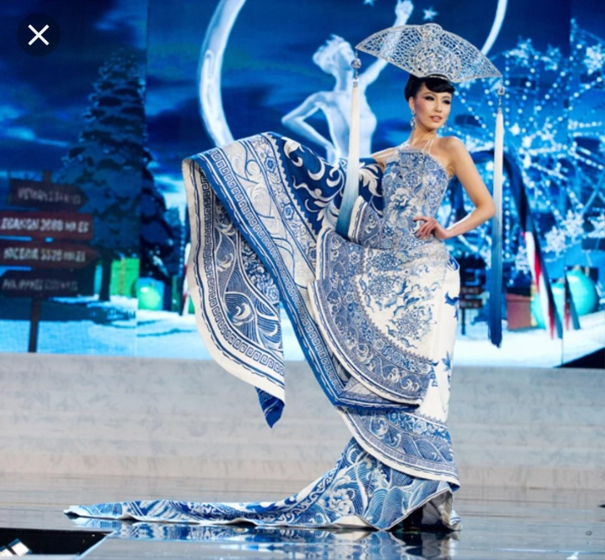 National Costume sắc xanh đẹp nhất: Đỗ Mỹ Linh - Tiểu Vy tỏa sáng tại Miss World, Hoàng Hạnh 'giật' huy chương Ảnh 1