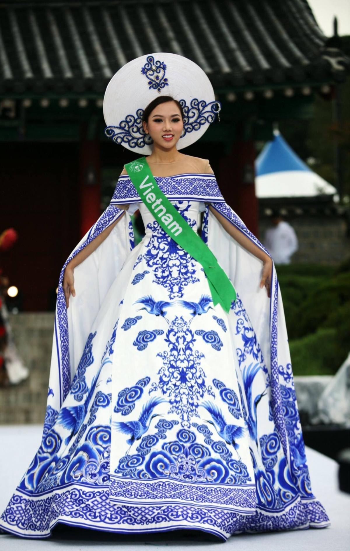 National Costume sắc xanh đẹp nhất: Đỗ Mỹ Linh - Tiểu Vy tỏa sáng tại Miss World, Hoàng Hạnh 'giật' huy chương Ảnh 9