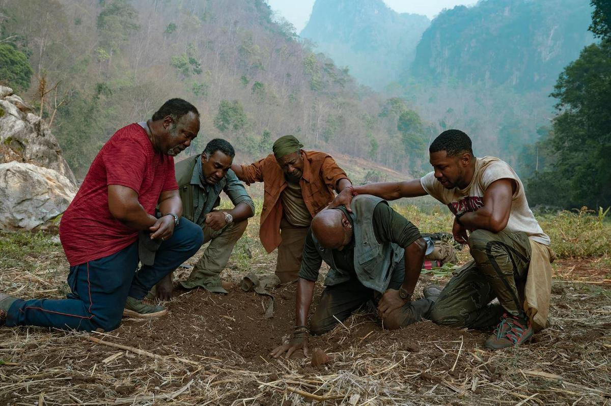 ‘Da 5 Bloods’: Nỗi đau chiến tranh còn mãi và thông điệp muôn thuở về nước Mỹ Ảnh 3