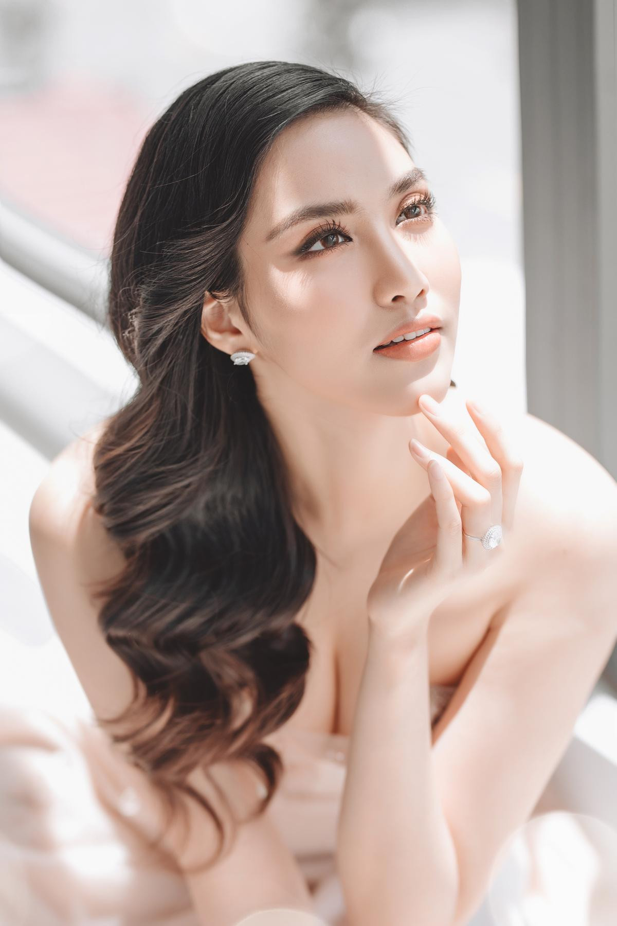 Lan Khuê 'tái xuất' với nhan sắc xinh đẹp như nàng thơ: Thần thái Top 11 Miss World là đây! Ảnh 3