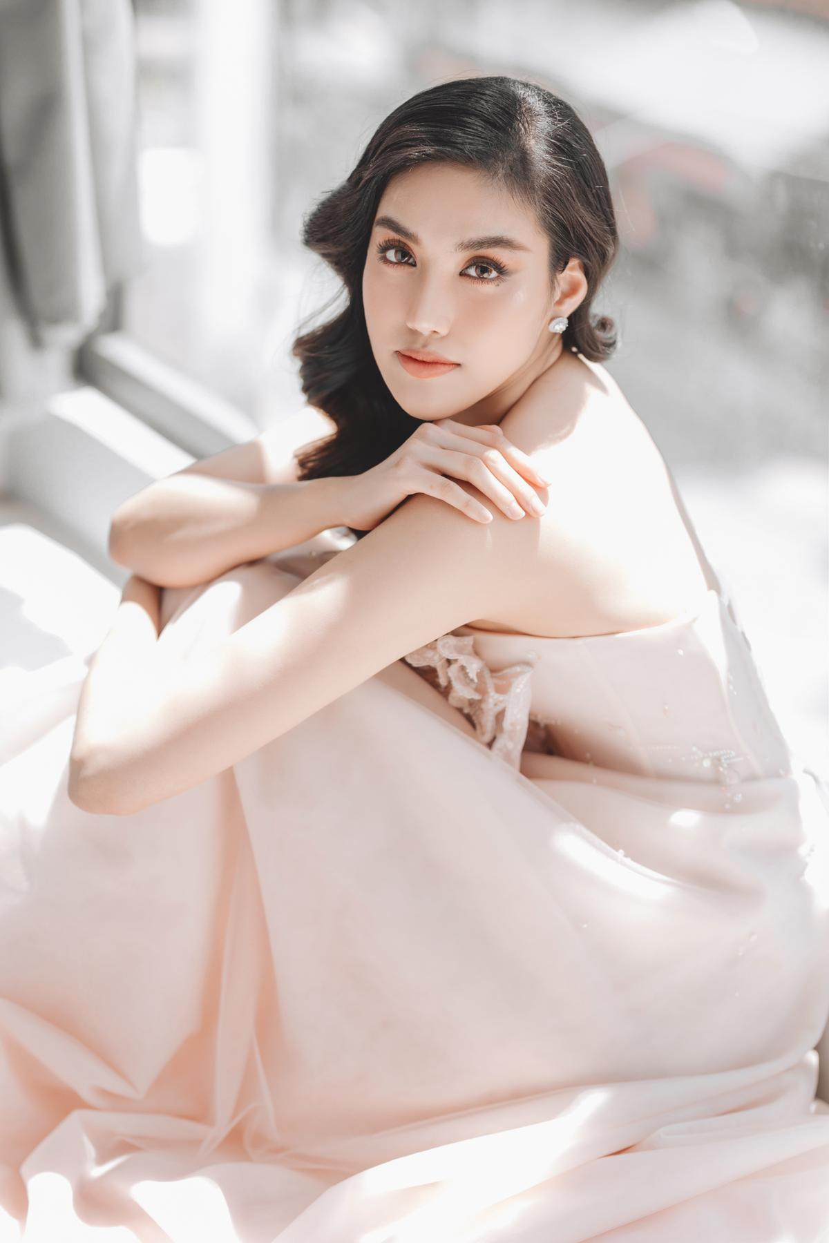 Lan Khuê 'tái xuất' với nhan sắc xinh đẹp như nàng thơ: Thần thái Top 11 Miss World là đây! Ảnh 6