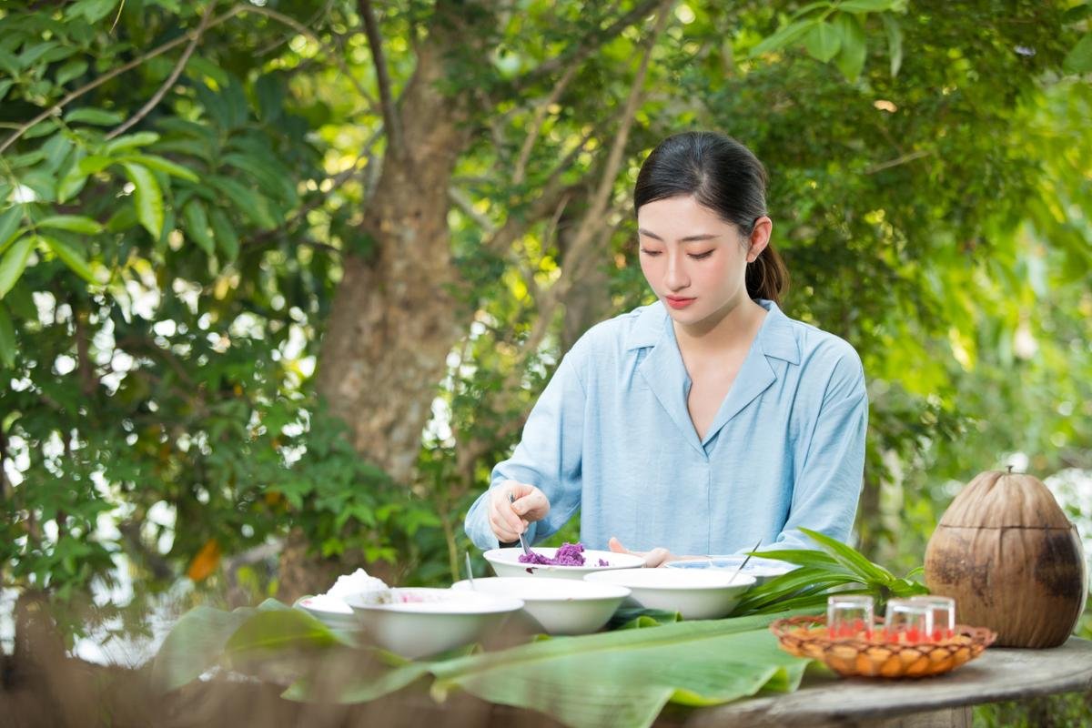 Lương Thùy Linh thả dáng đầy thơ mộng, khoe trọn nhan sắc 'tình đầu quốc dân' ngọt ngào Ảnh 15