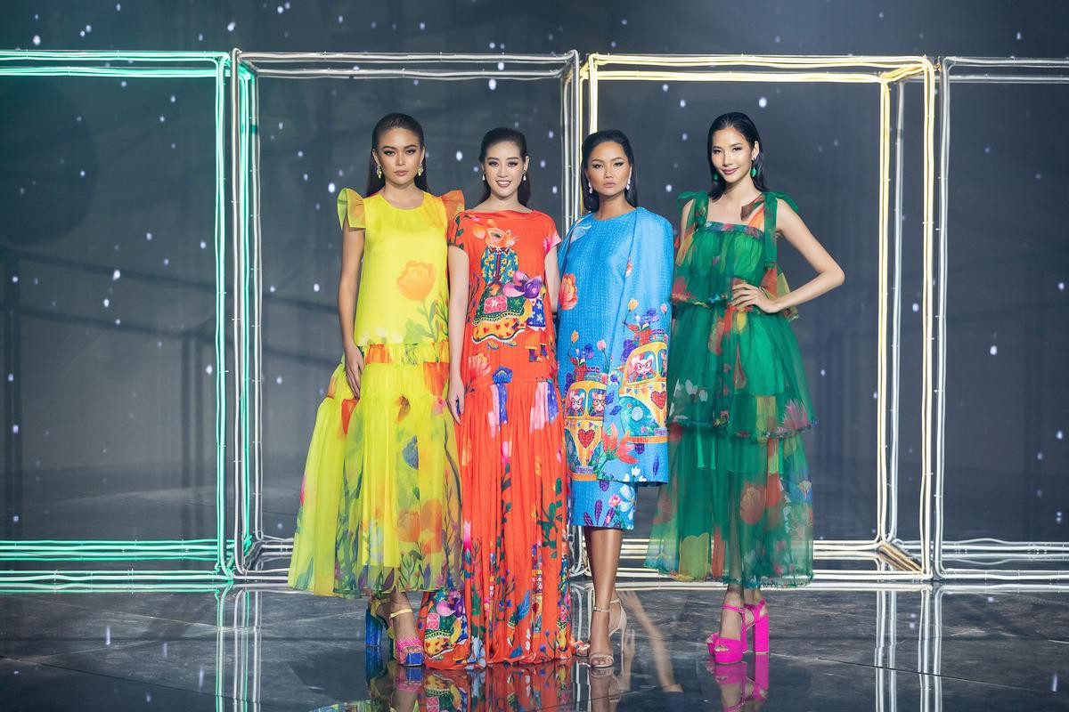 H'Hen Niê tái ngộ Hoàng Thùy - Mâu Thủy, Khánh Vân 'bung trình catwalk' sau nửa năm đăng quang Ảnh 2