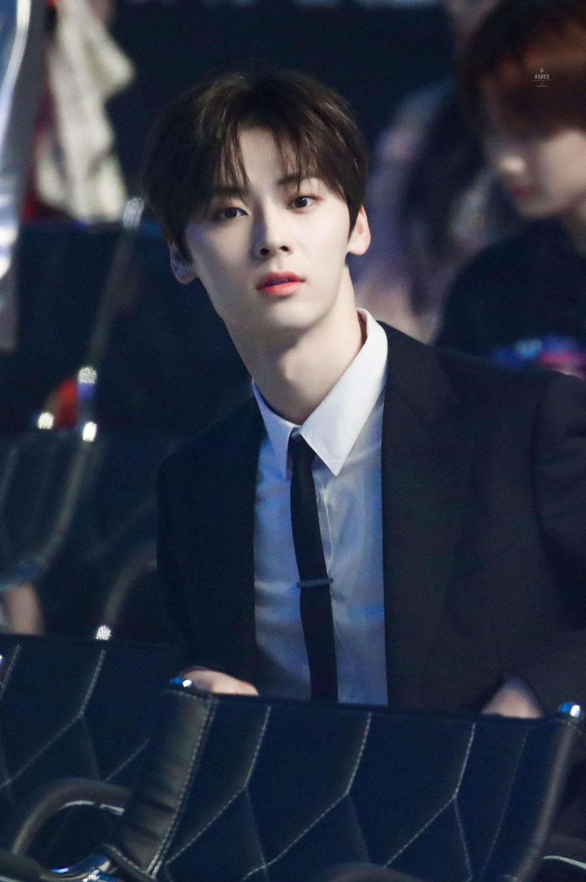 Hwang Minhyun (NU'EST) yêu đương sao nhí Jung Da Bin trong phim học đường Ảnh 3