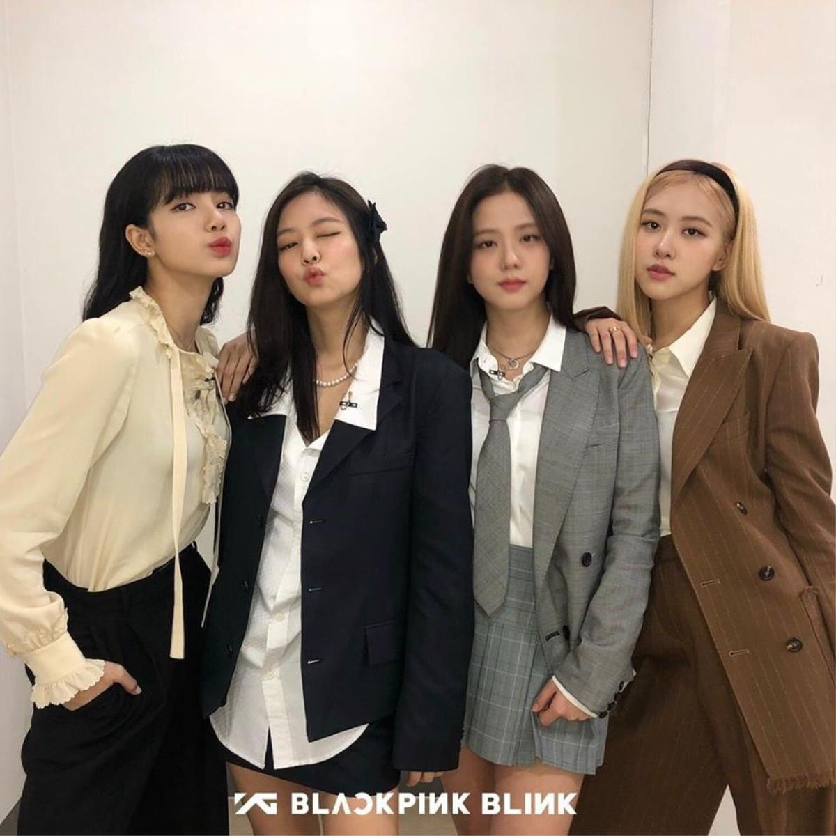 Từng ỉ ôi chê bai ý tưởng chạy xe tải của fan BlackPink, chẳng ngờ loạt fandom Kpop này cũng có ngày học hỏi làm theo Ảnh 3