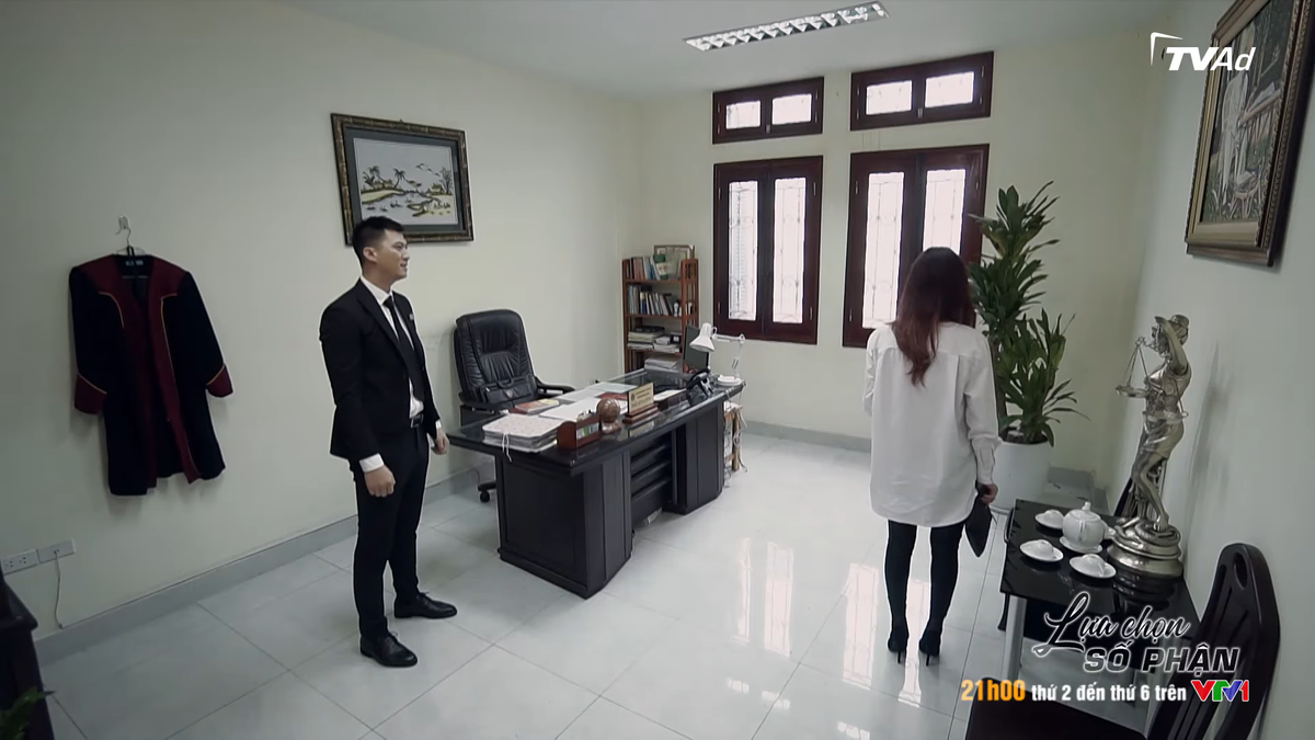 Preview 'Lựa chọn số phận' tập 3: Trang hờn dỗi khi bắt gặp Cường 'tình tứ công sở' bên nữ thư ký Ảnh 1