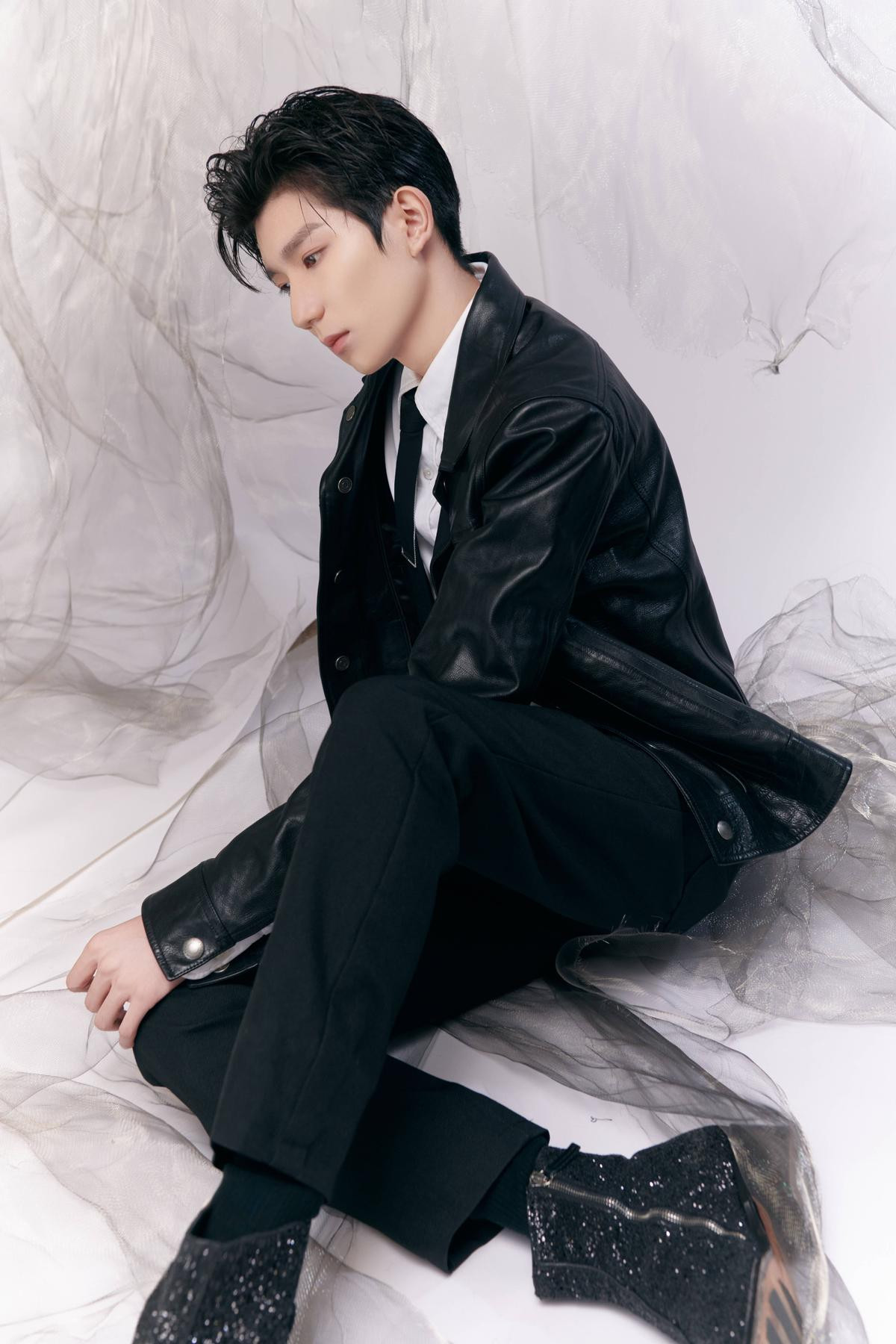 Vương Nguyên (TFBOYS) hóa nam thần vạn người mê, bùng cháy sân khấu với bản tình ca ngọt ngào Ảnh 7