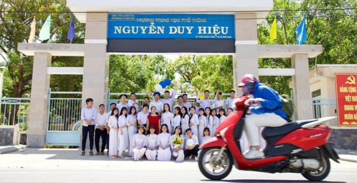 Những bức ảnh kỷ yếu bất ngờ trở nên đặc biệt bởi những nhân vật 'không mời mà đến' Ảnh 6