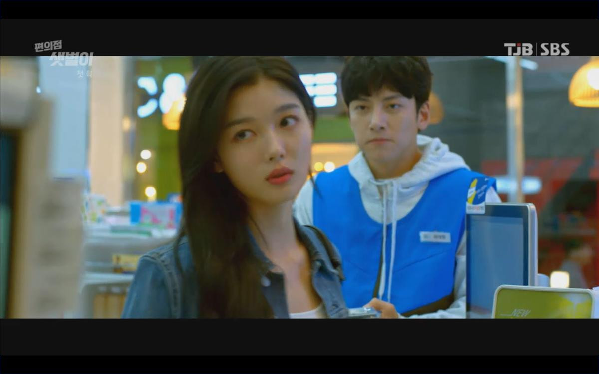 'Backstreet Rookie' tập 1: Vừa bị đá Ji Chang Wook đã được 'chị đại' Kim Yoo Jung cưỡng hôn bù? Ảnh 30