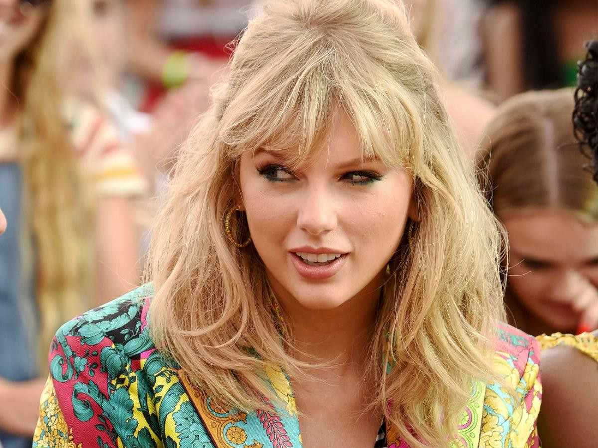 Các Swifties không những phải liên tục giải mã những thông điệp được âm thầm tung ra bởi Taylor, mà họ còn phải khổ luyện 