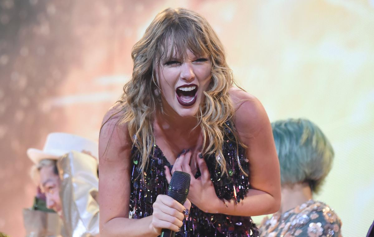 Nỗi lòng của cộng đồng Swifties có lẽ không ai hiểu thấu được. Đã đến lúc phải cải thiện nét chữ rồi Taylor ơi!