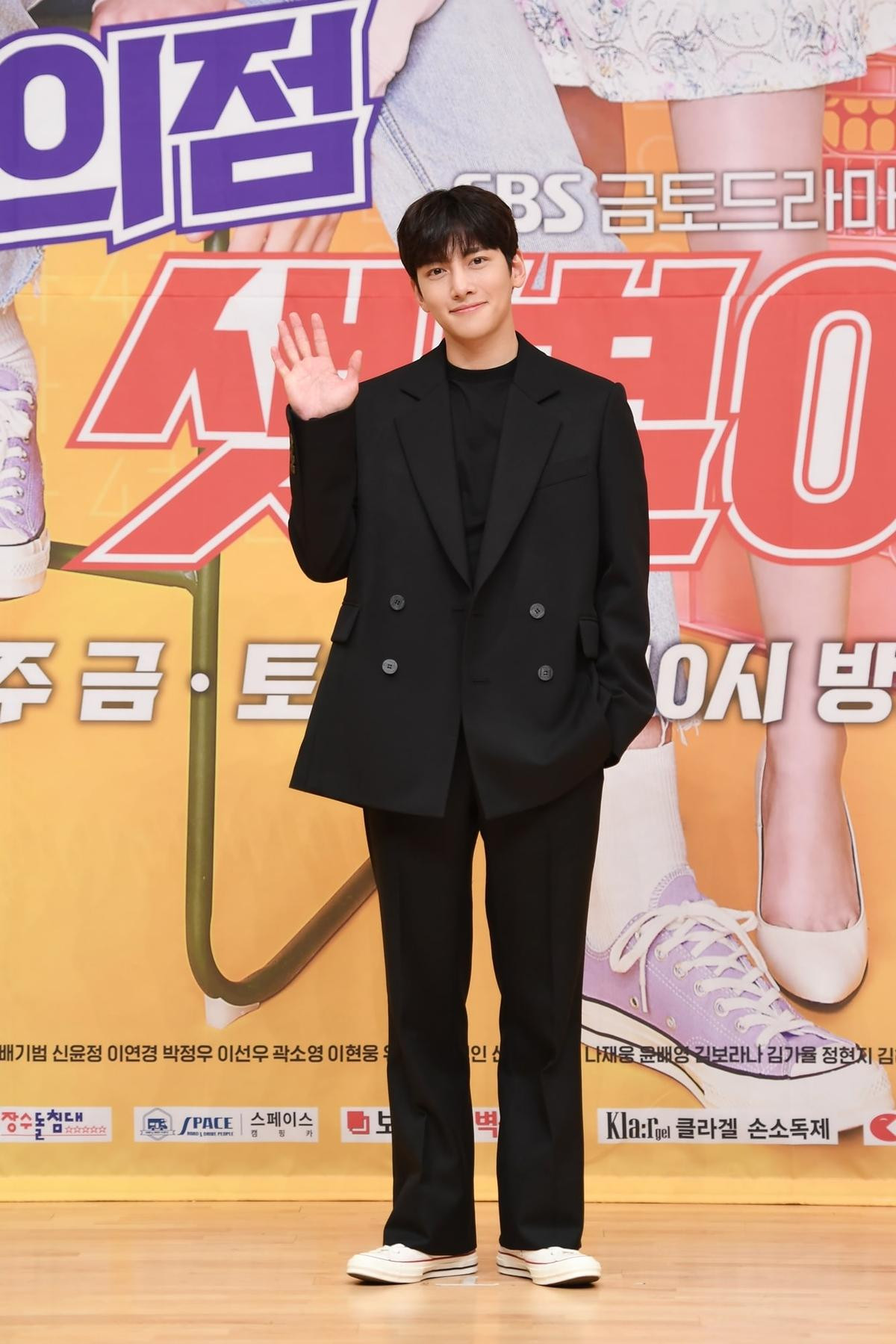 Ji Chang Wook - Kim Yoo Jung: Ngại ngùng rồi thân thiết, liệu có phim giả tình thật? Ảnh 6