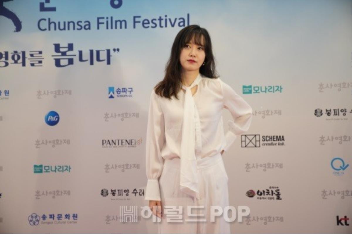 Thảm đỏ 'LHP Chunsa 2020': Goo Hye Sun đọ sắc Eunjung (T-ARA), Lee Byung Hun điển trai Ảnh 30