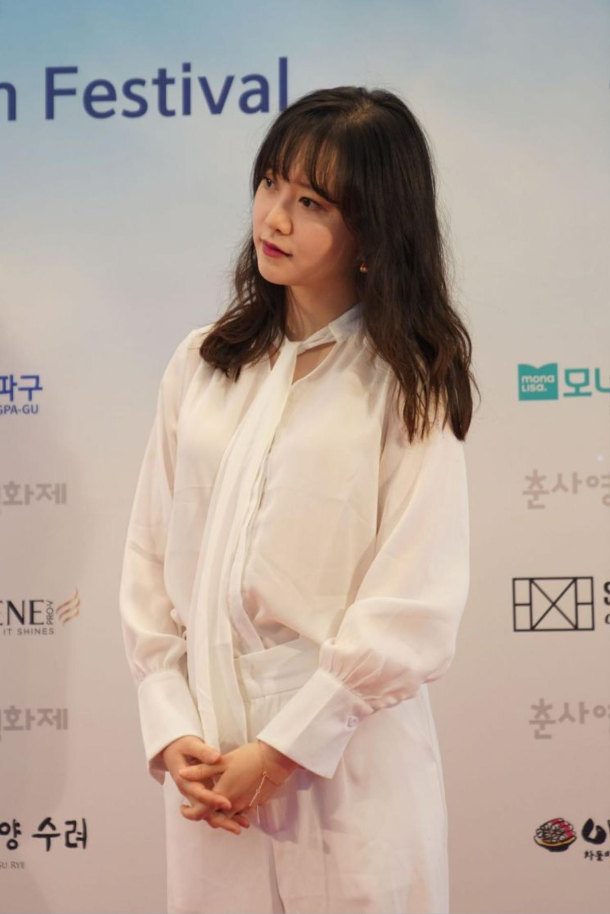 Thảm đỏ 'LHP Chunsa 2020': Goo Hye Sun đọ sắc Eunjung (T-ARA), Lee Byung Hun điển trai Ảnh 31