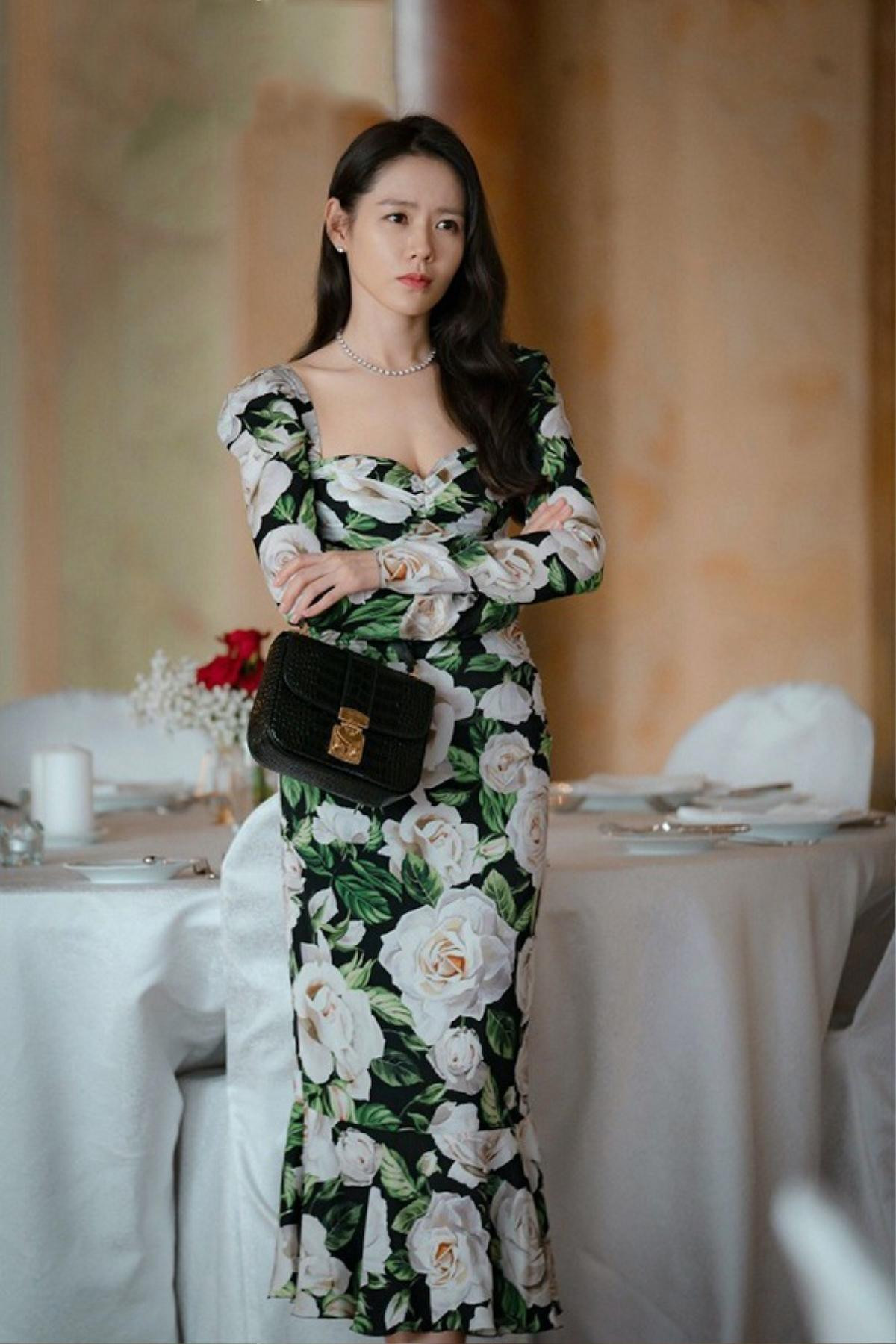 Style sang chảnh của các 'nữ hoàng thời trang' Jeon Ji Huyn, Son Ye Jin trong phim Ảnh 10