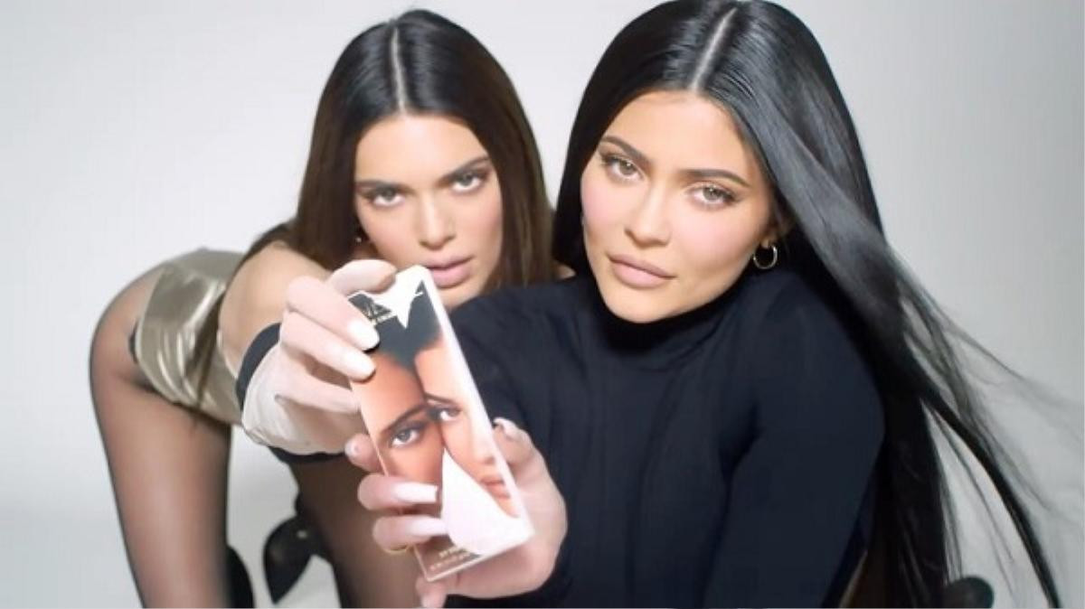 Chân dài triệu đô Kendall Jenner cùng Kylie trình làng BST makeup xịn sò Ảnh 3