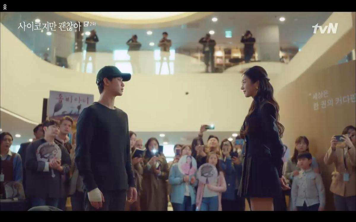 'It’s Okay to Not Be Okay' tập 2: 'Điên nữ' Seo Ye Ji vô tư đánh người để bảo vệ 'crush' Kim Soo Hyun Ảnh 15