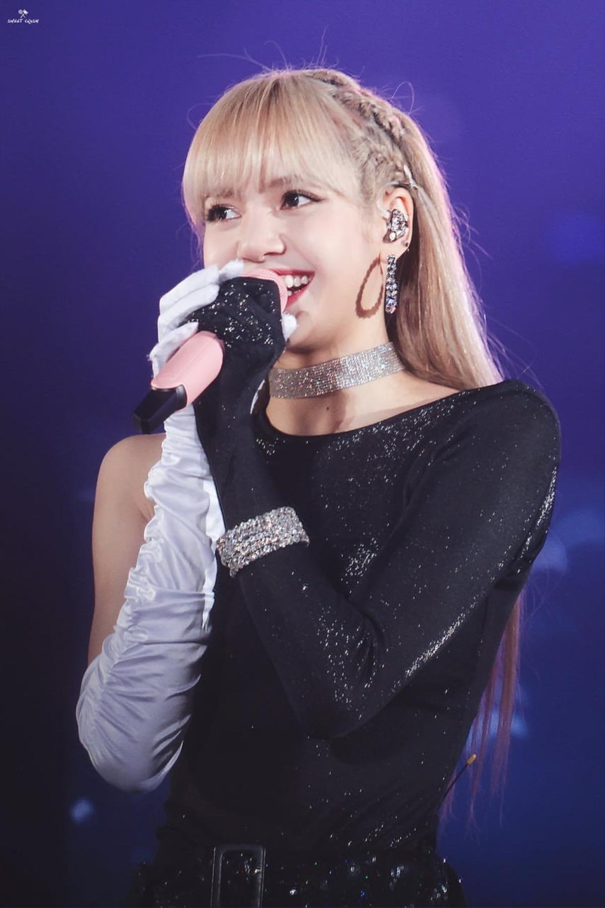 Xôn xao nữ ca sĩ có gương mặt giống hệt Lisa (BlacKPink): Cứ ngỡ chị em sinh đôi Ảnh 3