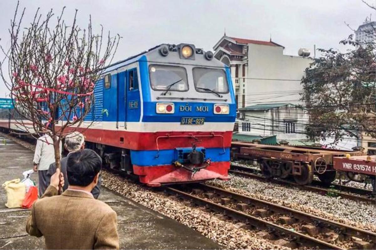 Hơn 200.000 vé tàu Tết Giáp Thìn 2024 chính thức mở bán phục vụ người dân Ảnh 1