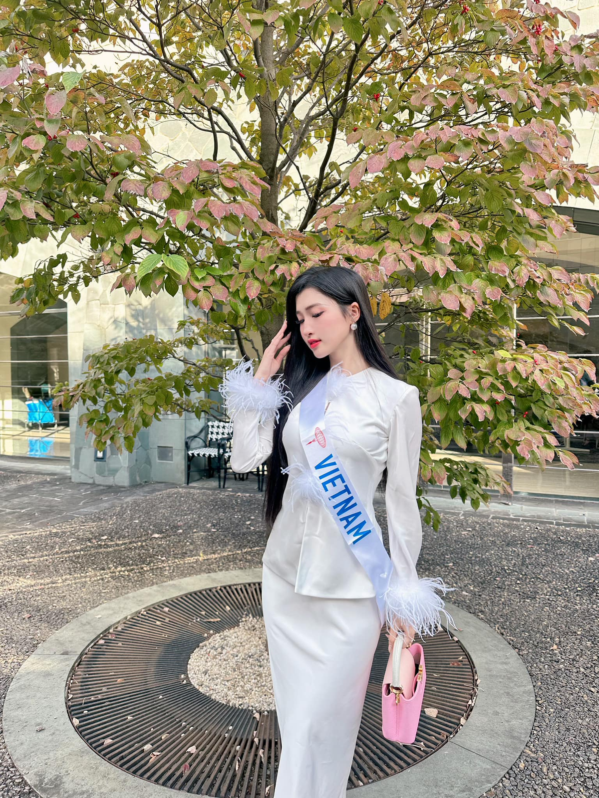 Màn lên đồ sang chảnh của Phương Nhi 'lấn át' thí sinh Miss International Ảnh 4