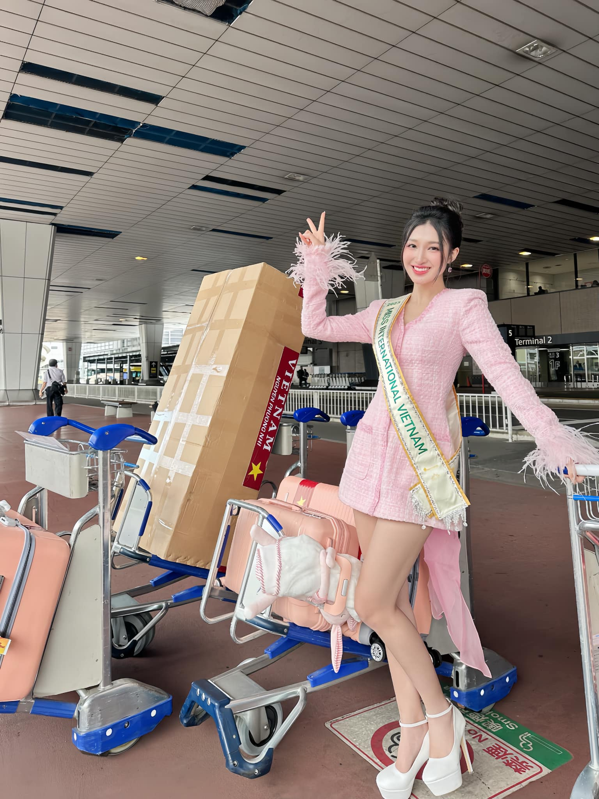 Màn lên đồ sang chảnh của Phương Nhi 'lấn át' thí sinh Miss International Ảnh 6