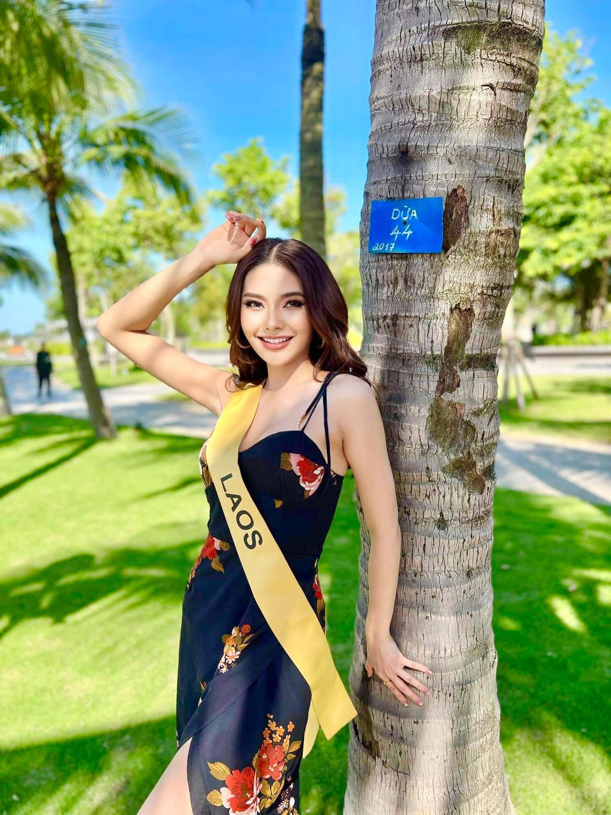 Miss Grand Lào 'cười ná thở' khi nhận được món quà đậm chất Việt Nam Ảnh 4