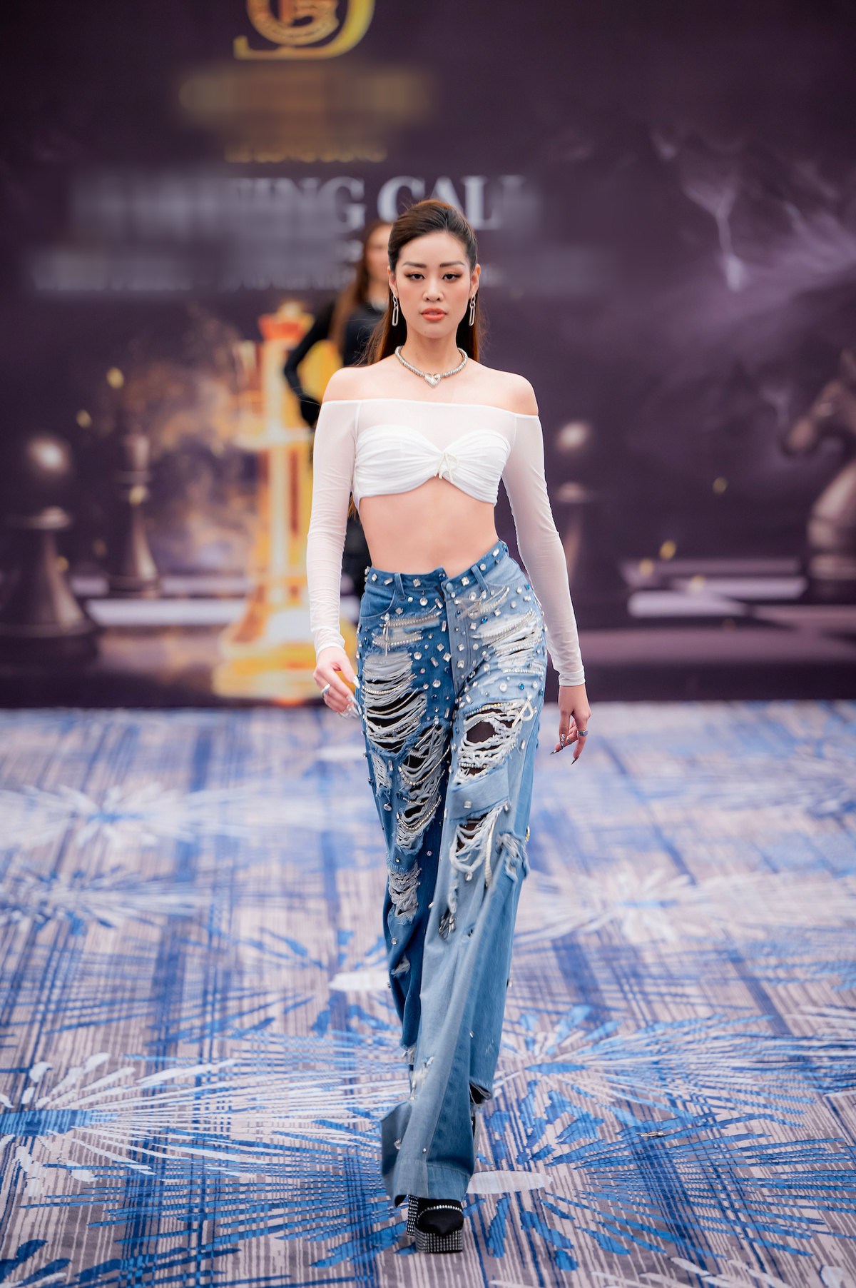 Dàn hậu 'hoàn vũ' đọ style nóng bỏng khi làm giám khảo catwalk Ảnh 3